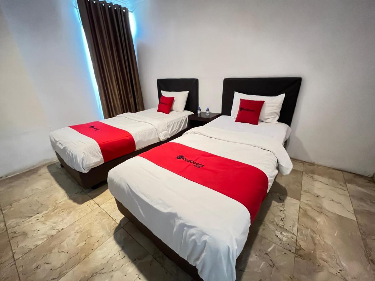 Reddoorz Near Kantor Walikota Manado Exterior photo